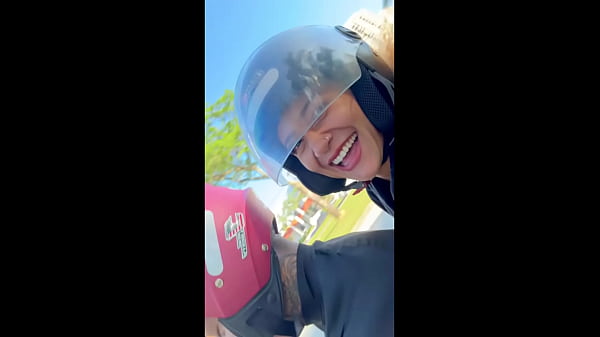 Image Levei a Famosinha pra fazer uma trilha de moto n&atilde_o resisti e comi ela no final