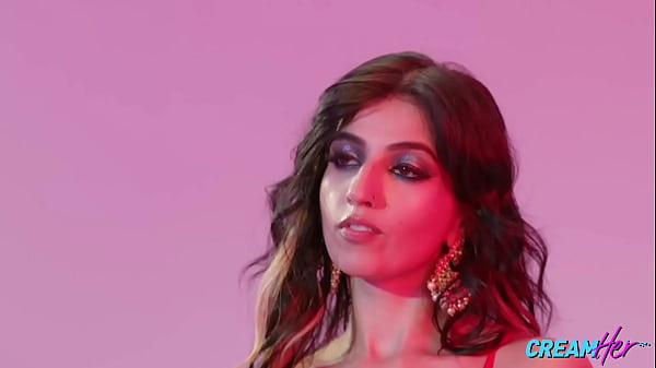 Image Curvy Aaliyah Yasin Shoves Cock Inside Her Horny Pussy