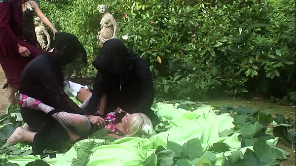 Image Cindy Behr, Michelle Thorne And Starr Perform During A Six-Way Sex Scene