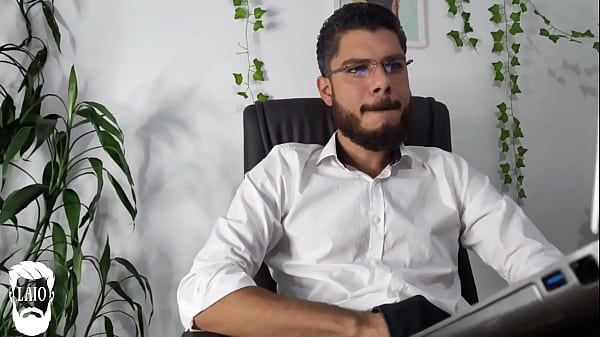 Image Mentiu pra esposa e gozou vendo porn&ocirc_ gay no escrit&oacute_rio.