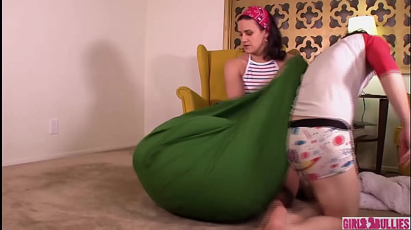 Image Face Sitting and Handjob from Hot Bully