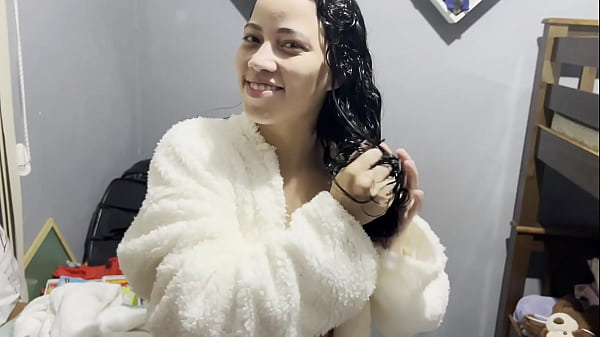 Image A novinha da minha sobrinha ficou peladinha no banho pra levar muita rola no cuzinho ela adora anal