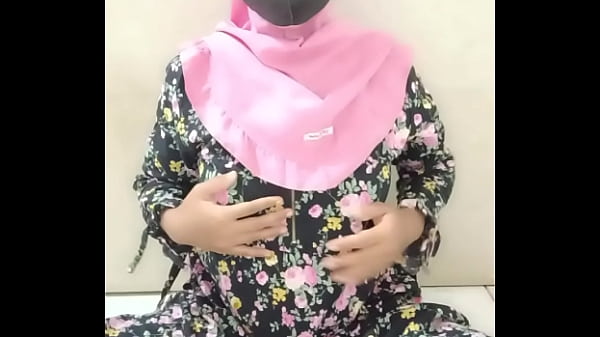Image Adik tiri hijab sedang colmek untuk pacarnya