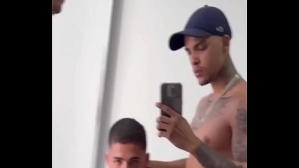 Image MALOCA SENDO FUDIDO POR AMANTE ENQUANTO O MARIDO ASSISTIA.