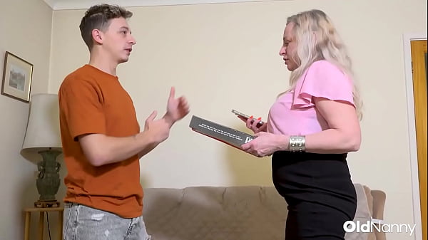 Image Sexy Mature Seduces Delivery Guy For Pizza