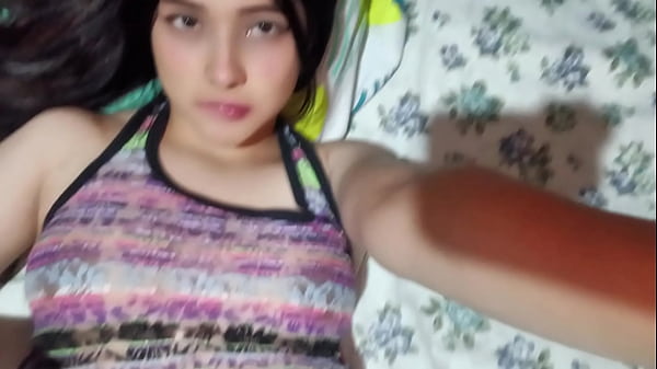 Image Dulce co&ntilde_o de mujer joven asi&aacute_tica ( CASERO REAL)
