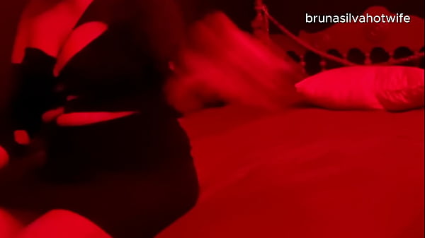 Image Mulher casada no gang bang anal com oito machos