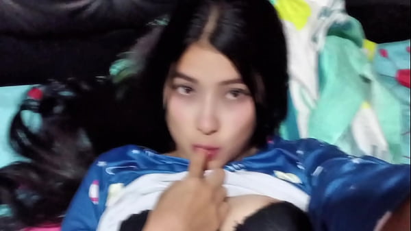 Image Hermanastra pillada viendo porno y ayudada a tener orgasmos - ruega por creampie