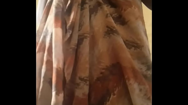 Image Sexy Milf taking a bath, shaved pussy