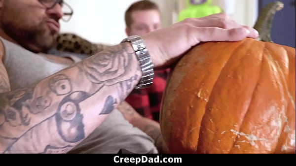 Image Stepdad's Hallo Ween Gift to His Stepson Is a Night to Remember - Creepdad