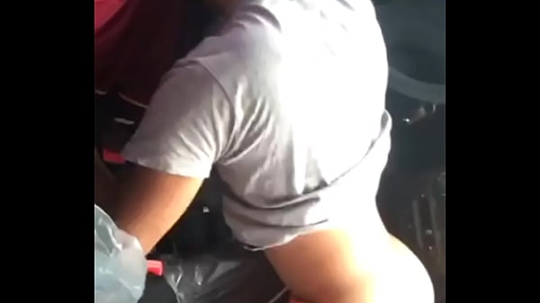 Image paso a buscarme en el coche y termine con su verga peluda en mi culo