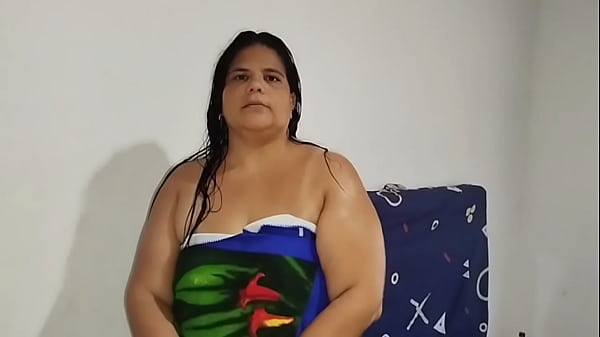 Image Mi padrastro quiere ver mi co&ntilde_o peludo se lo ense&ntilde_o y me masturbo hasta llegar a un delicioso orgasmo.
