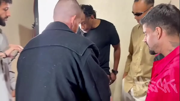 Image Gang com roleta Russa com uma gostosa, mas no meio da divers&atilde_o uma surpresa que deixo esse Gang melhor ainda...(VIDEO COMPLETO NO RED)
