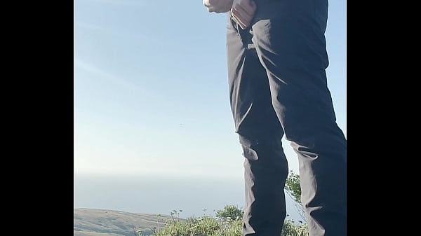 Image Teen jerks off in PUBLIC National Park