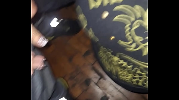 Image 1&deg_ Meu marido me levou para conhecer um cinema porno, e olhem como os machos que estavam l&aacute_ me deixaram,... com a boca e cara toda esporrada. Adorei