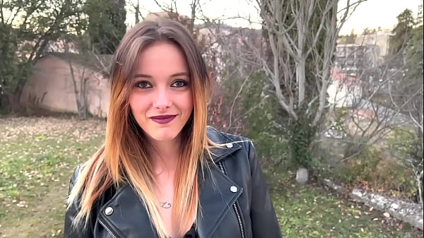 Image Skyla a le droit &agrave_ 3 bites juste pour elle