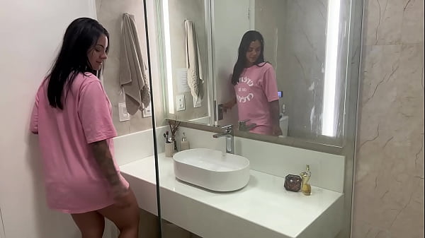 Image Surprise in the shower ends in Creampie - completo em sheer