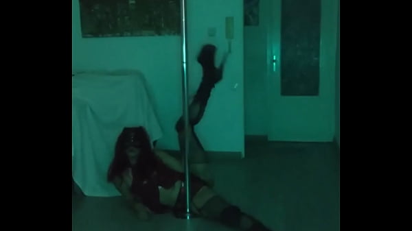 Image amysexxxjuguetona se graba mientras hace un baile privado