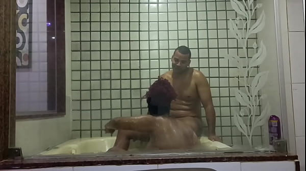 Image Primeira vez da morena na hidromassagem
