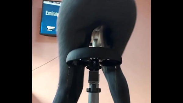 Image I didn't want to interrupt my workout and peed my gym pants