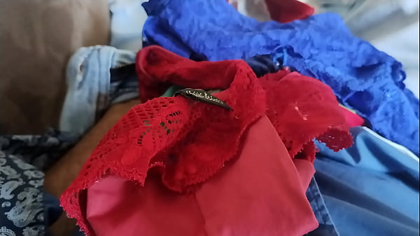 Image Meu marido brincando com minhas calcinhas e batendo punheta pra mim na hora que sair pra fazer um job com seguidor