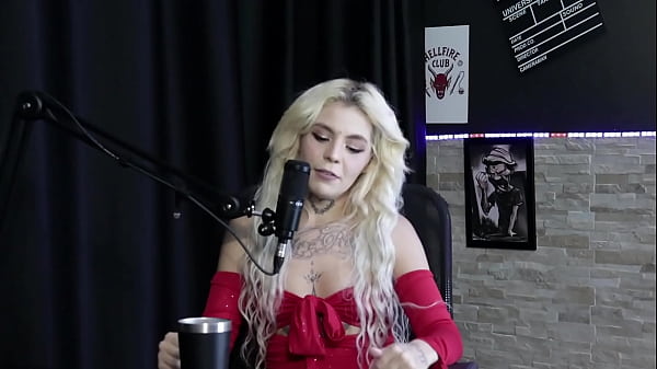 Image A GOSTOSA DA KYRA SEX MOSTRANDO COMO SE FAZ UM PROLAPSO ANAL, TODA SAFADA EXIBINDO SUA BUCETA, PEITOS E CU COM A BIA HOT (WATCH ON: SHEER/RED)