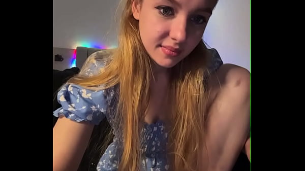 Image Blond girl playing in the doggystyle