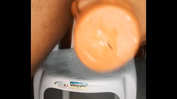 Image Papi quiere jugar con su gran polla y sus dos juguetes