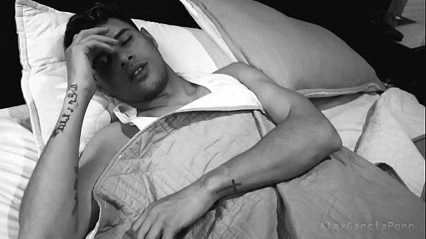 Image AGcc Escena caliente en blanco y negro - pareja joven venezolana le dan bien duro