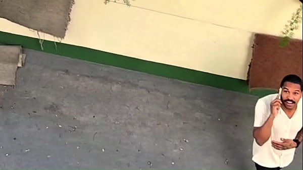 Image Duas gostosas pediram ajuda do vizinho e acabaram dando