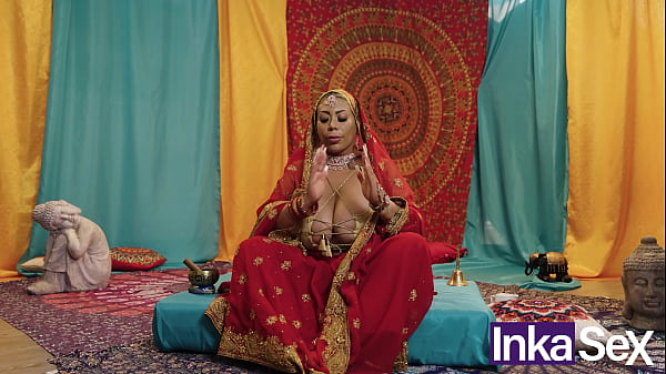 Image Chudai - Milf Hind&uacute_ de grandes tetas le es infiel a su esposo con masajista pervertido.
