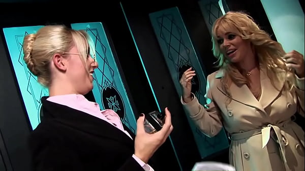 Image Business Women Get Banged