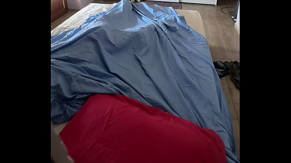 Image Si masturba sotto le lenzuola velocemente e intensamente e viene - orgasmo reale