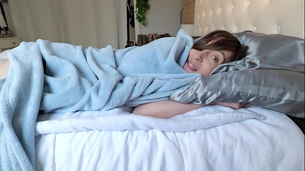 Image Stepdad accidentally mistaken stepdaughter as wife, leaving her creampied. Fuzzy Blanket.