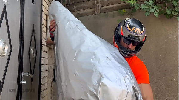 Image Delivery courier fucked client hard. Powerful sex of Kit Belove and Falcon Al
