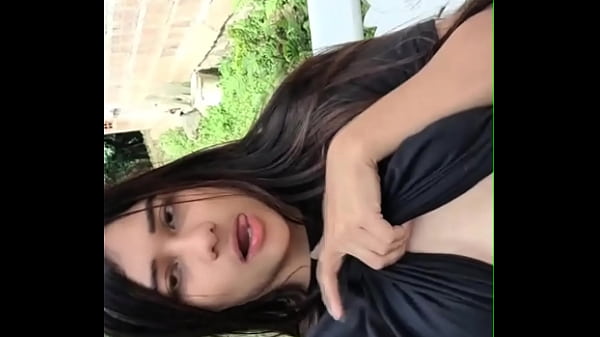 Image UNIVERSITARIA SE TOCA Y MUESTRA SUS GRANDES TETAS