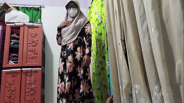 Image Bu guru pergoki murid sedang ngocok lalu di ajak ngentot