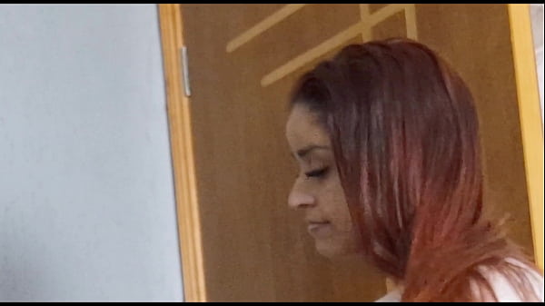 Image vovo pervertido recebe entregadora com pau de fora!