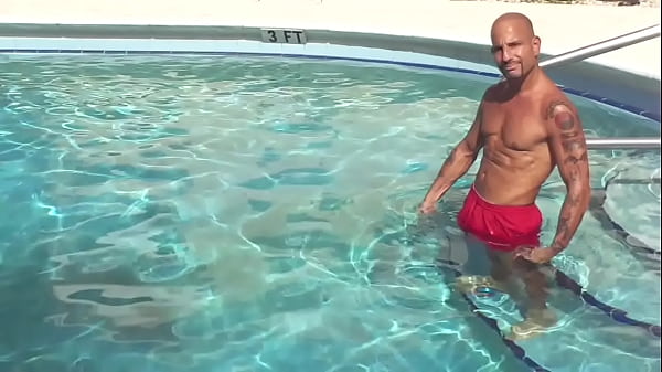 Image HARDBODY ITALIAN PORNSTAR MAXXX LOADZ IN THE POOL FLEXING & SHADOW BOXING BRO