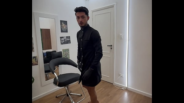 Image THE PHOTOGRAPHER GOT HORNY AND FUCKED THE BARBER DURING THE PHOTO SHOOT
