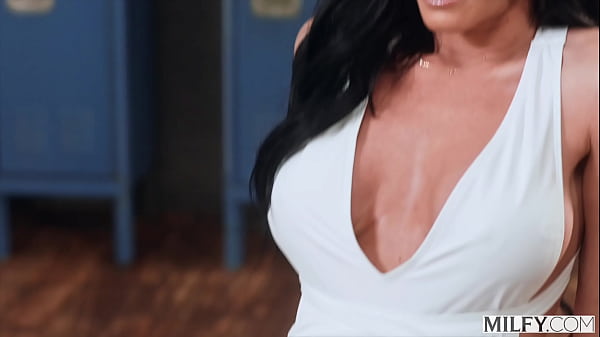 Image MILFY Gym Babe MILF Jennifer White Gets DPed By Two Massive BBCs