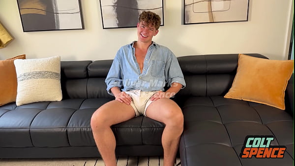 Image Colt's Couch - Oliver Marks