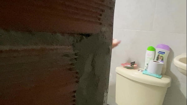 Image Mi primo morboso me grab&oacute_ en el ba&ntilde_o mientras me masturbe