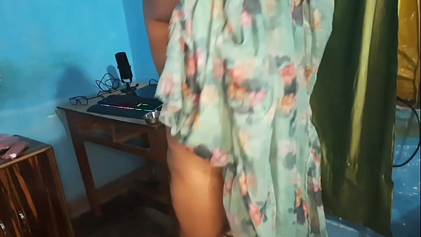 Image Oil massage by servant big boobs bhabhi