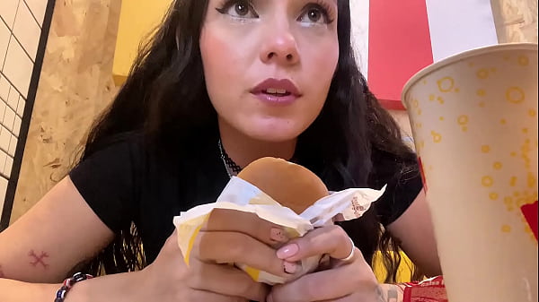 Image OYE, &iquest_ME LO VAS A METER O PAGAR&Aacute_S POR LO QUE COMES? - PORNO EN ESPA&Ntilde_OL