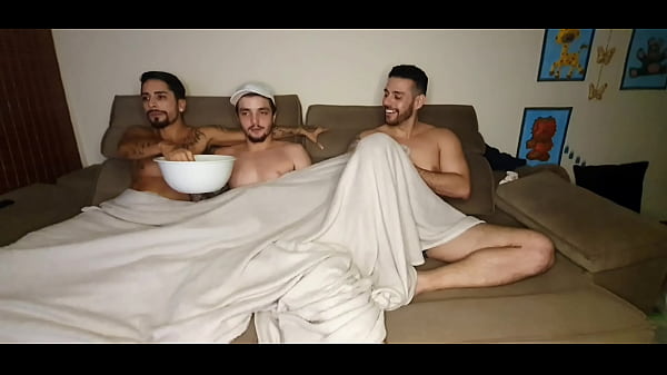 Image traindo o marido comigo no banheiro