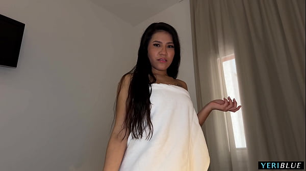 Image Su mejor amiga le pide polla en las vacaciones