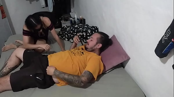 Image Hermanastra inocente dej&oacute_ solo su cabeza pero todo entr&oacute_ y su co&ntilde_o sali&oacute_ goteando