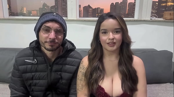 Image Marido surpreendeu esposa putinha com mascarado hard para faz&ecirc_-la gozar com outro