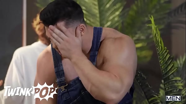 Image TWINKPOP - Window Washer Collin Simpson Gets A Surprise Rim And A Wild Ride From Tannor Reed